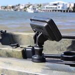 Railblaza Lowrance Hook 2 Adaptor mit Lowrance Fishfinder
