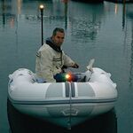 Railblaza Navipack montiert auf einem Schlauchboot